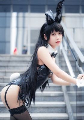 小恩雅吐牛奶舞蹈
